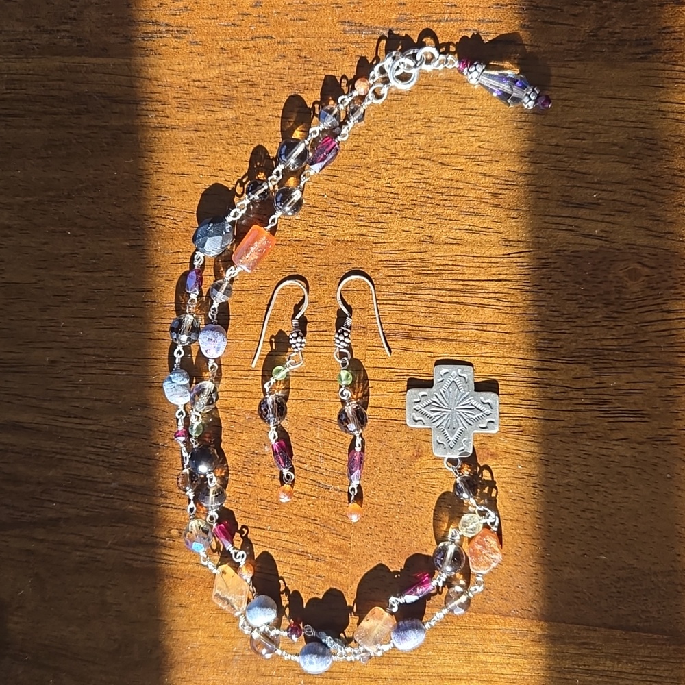 Beaded necklace and earrings set!